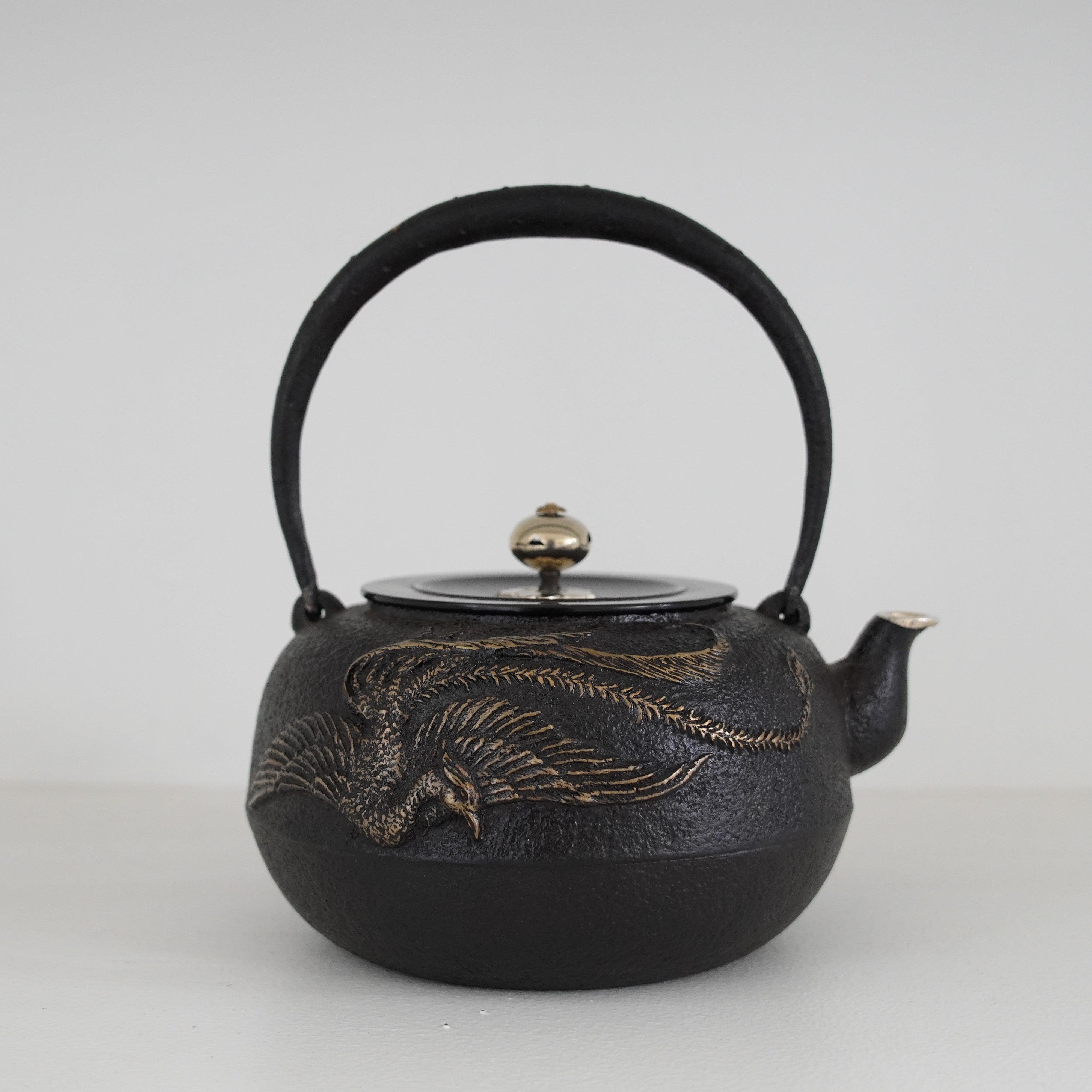 Iron Kettle / Phoenix / Flat Round Shape