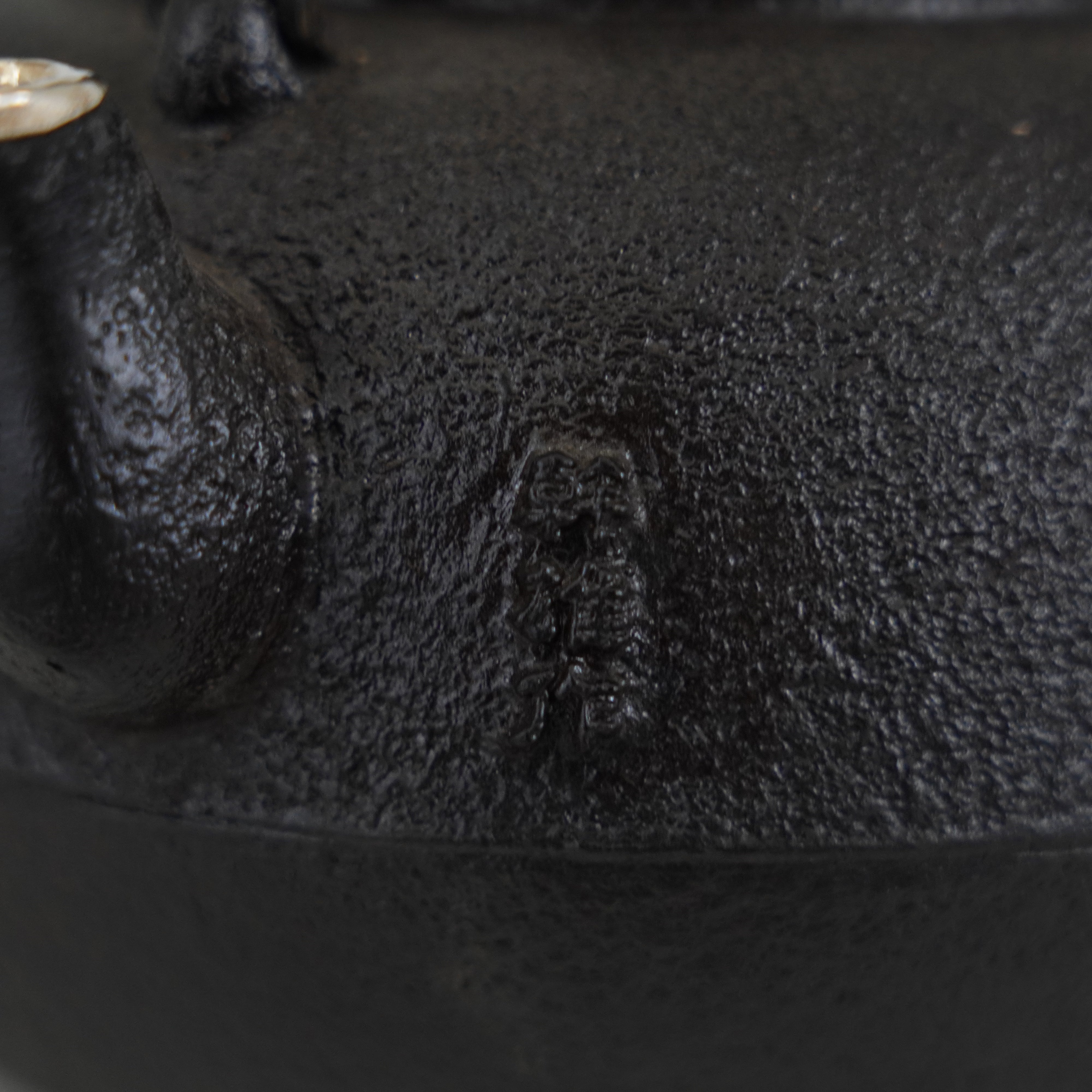 Iron Kettle / Phoenix / Flat Round Forma