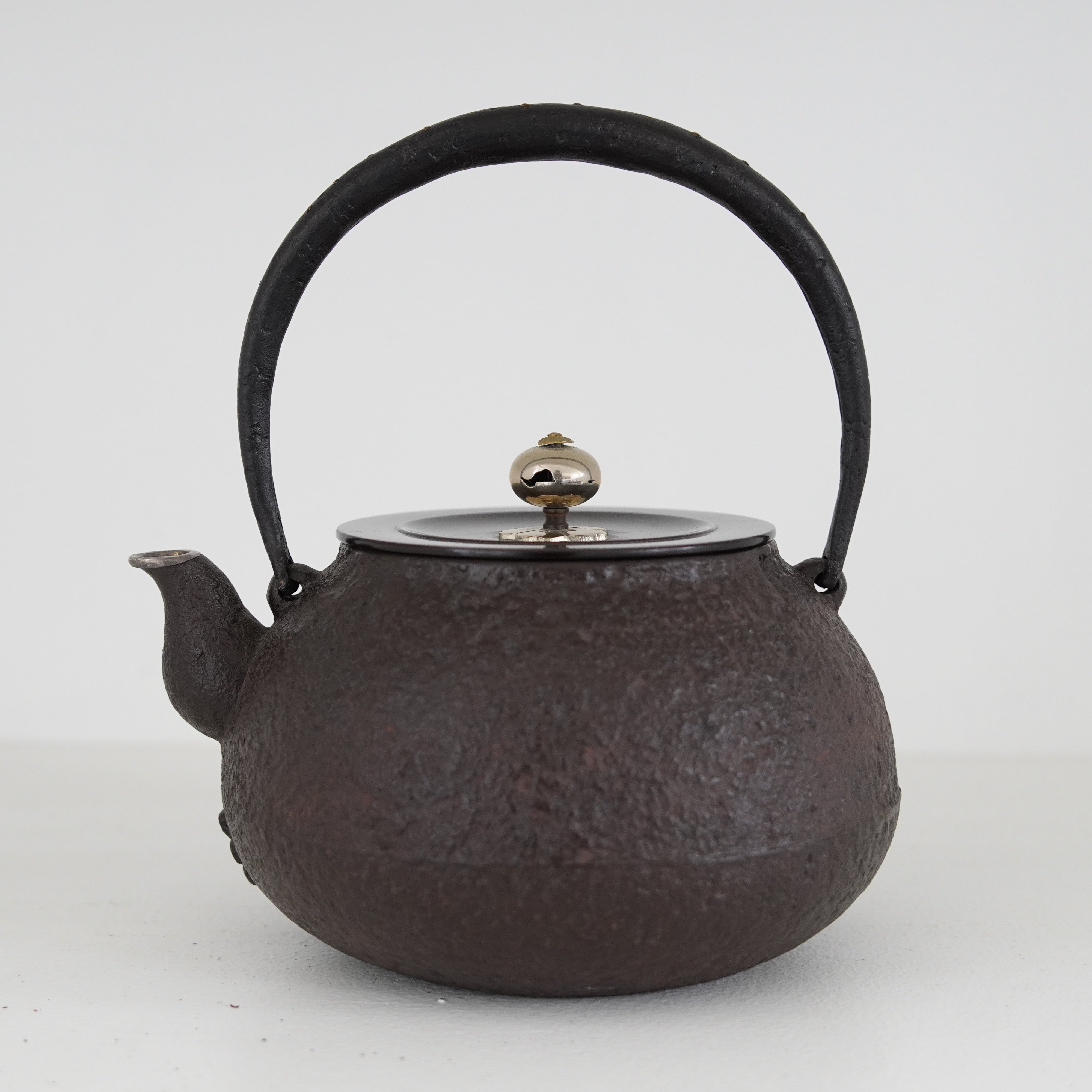 Iron Kettle / Aori / Tang Cover
