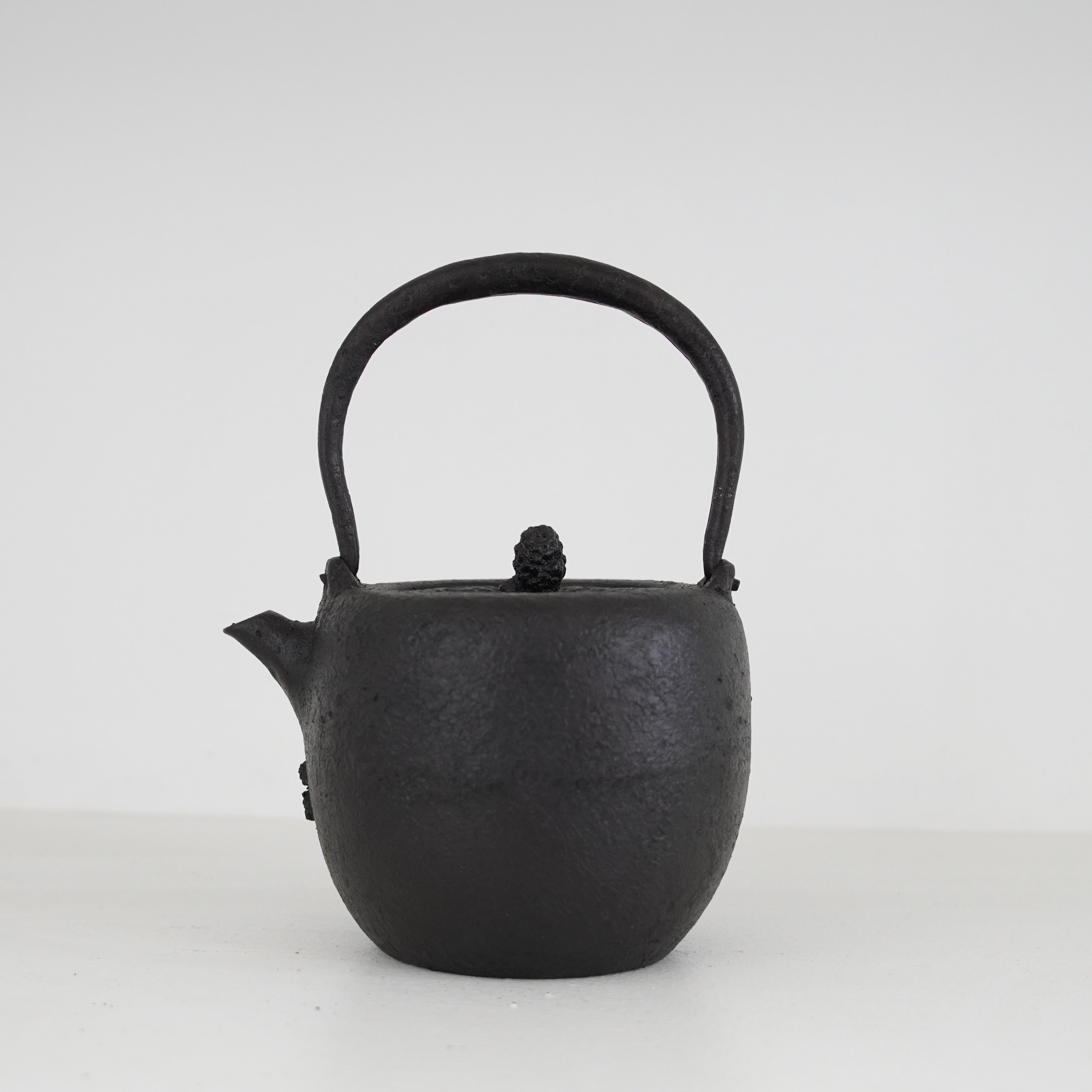 Iron Kettle /  Jujube / Natural Cover