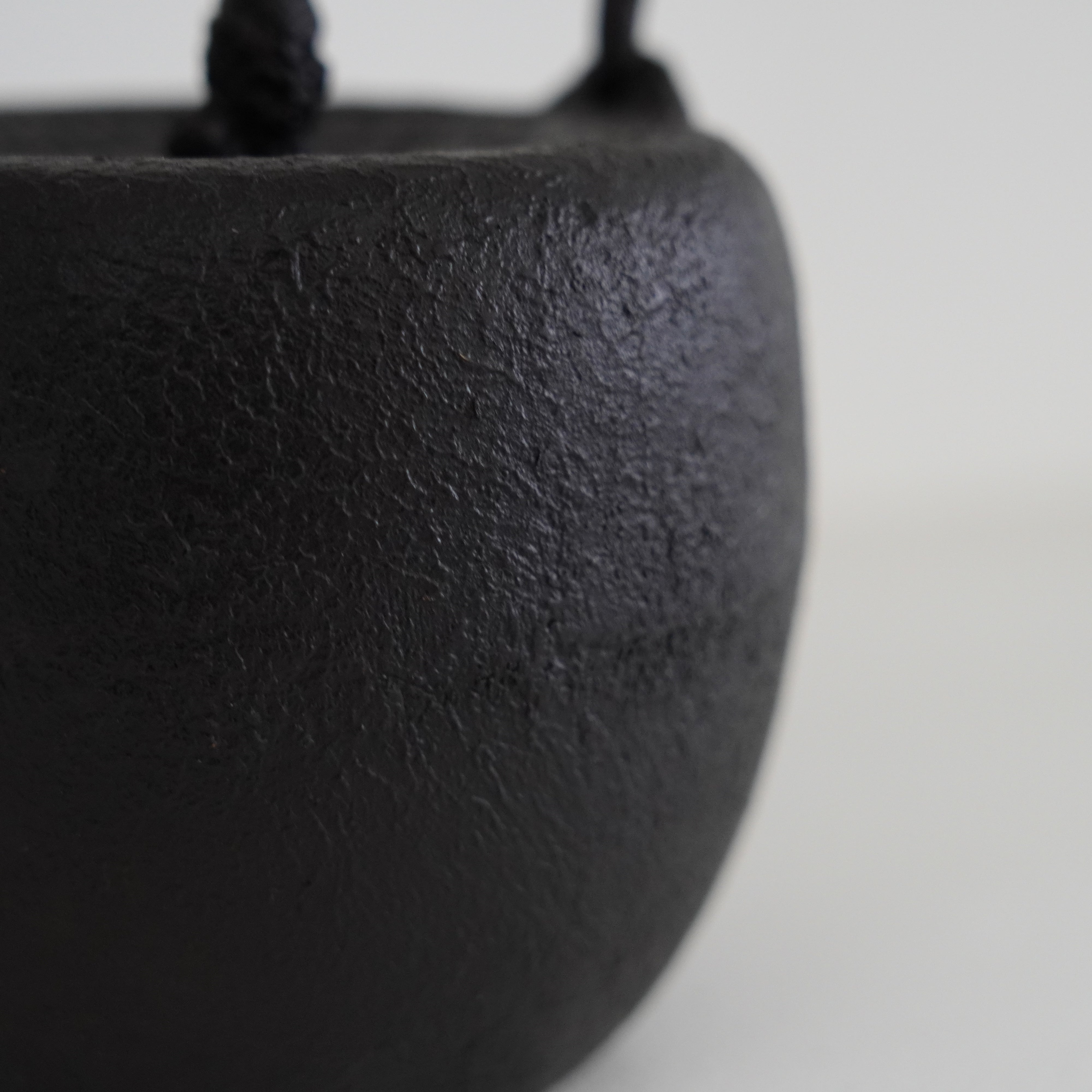 Iron Kettle /  Jujube / Natural Cover