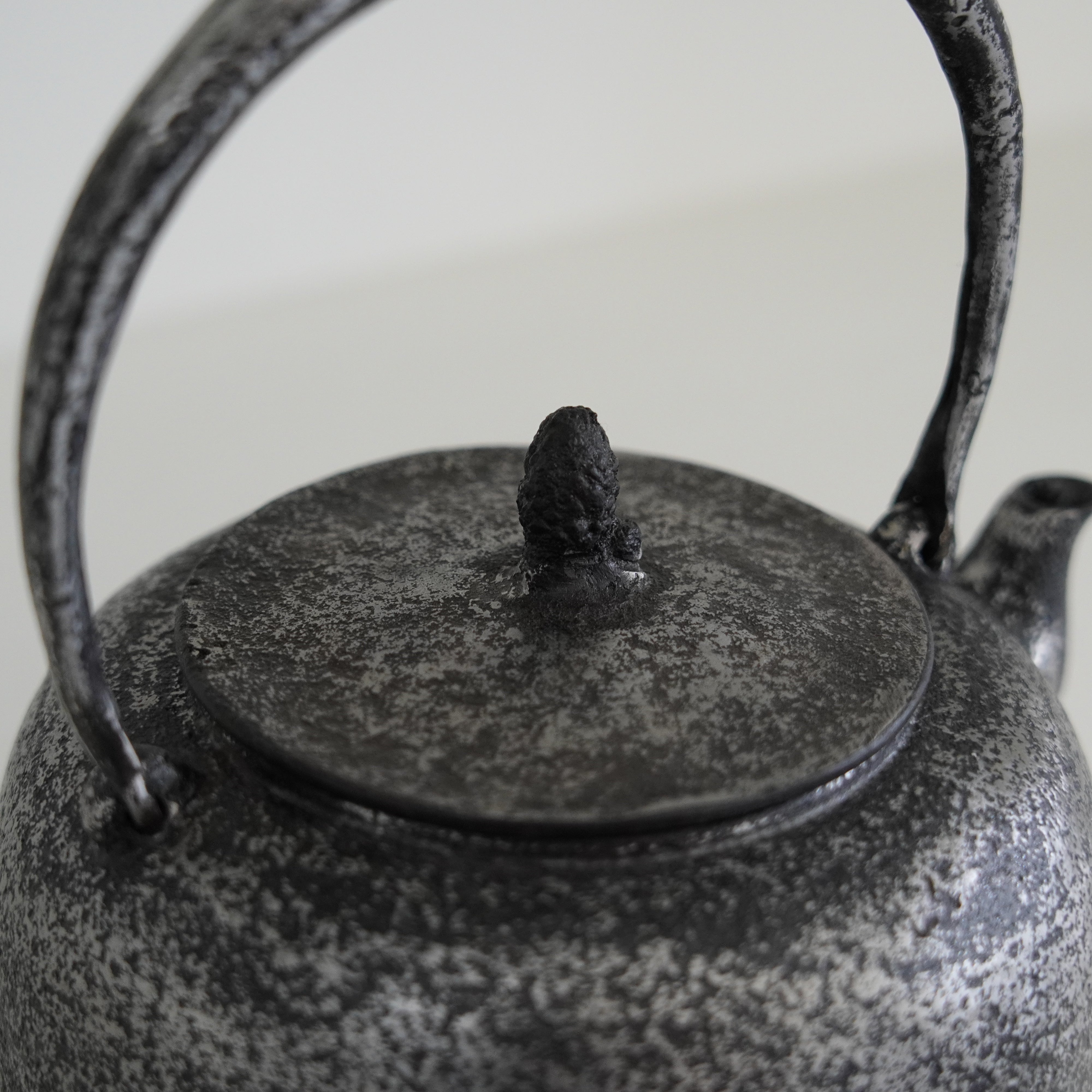Iron Sand Kettle / Plane / Flat Round Shape