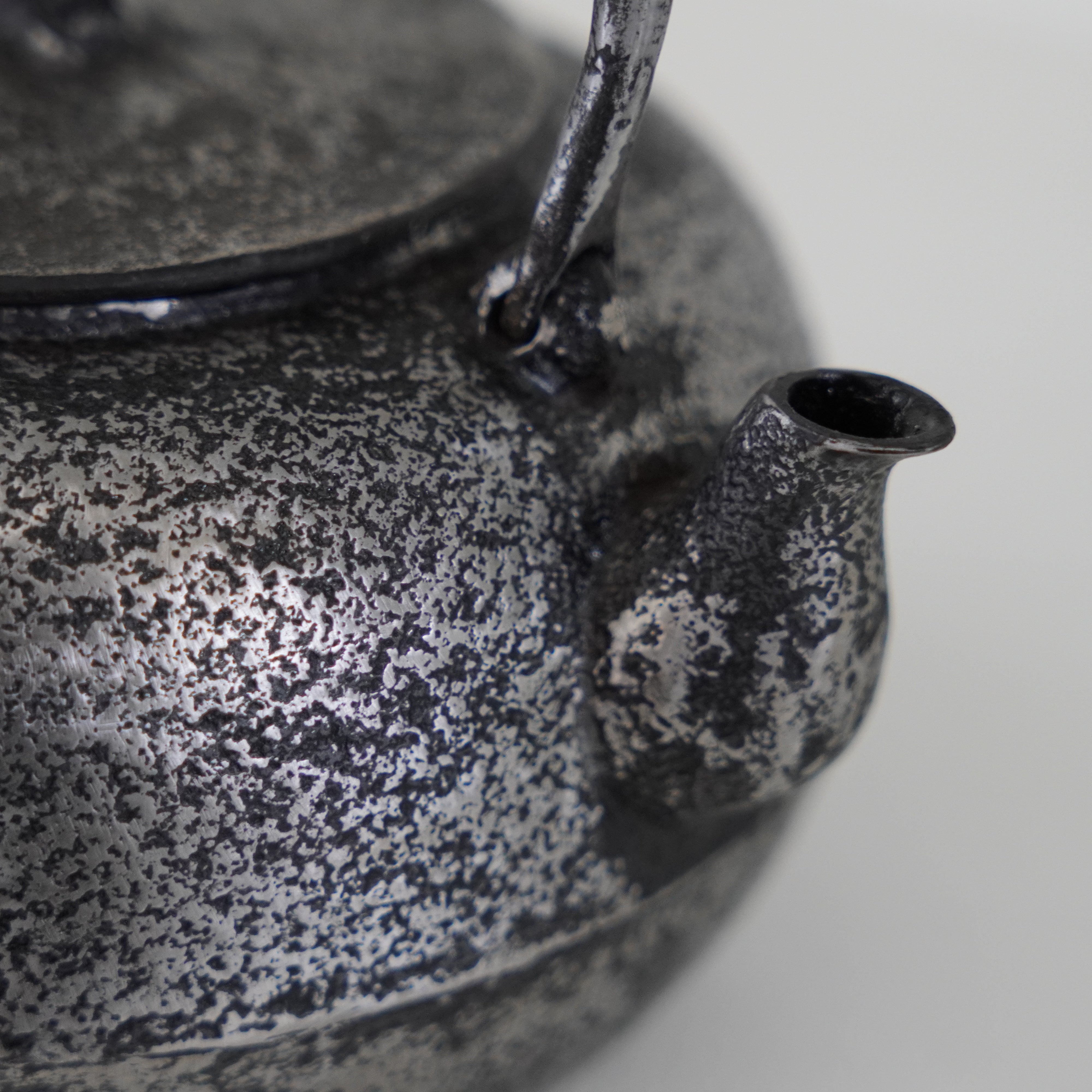 Iron Sand Kettle / Plane / Flat Round Shape