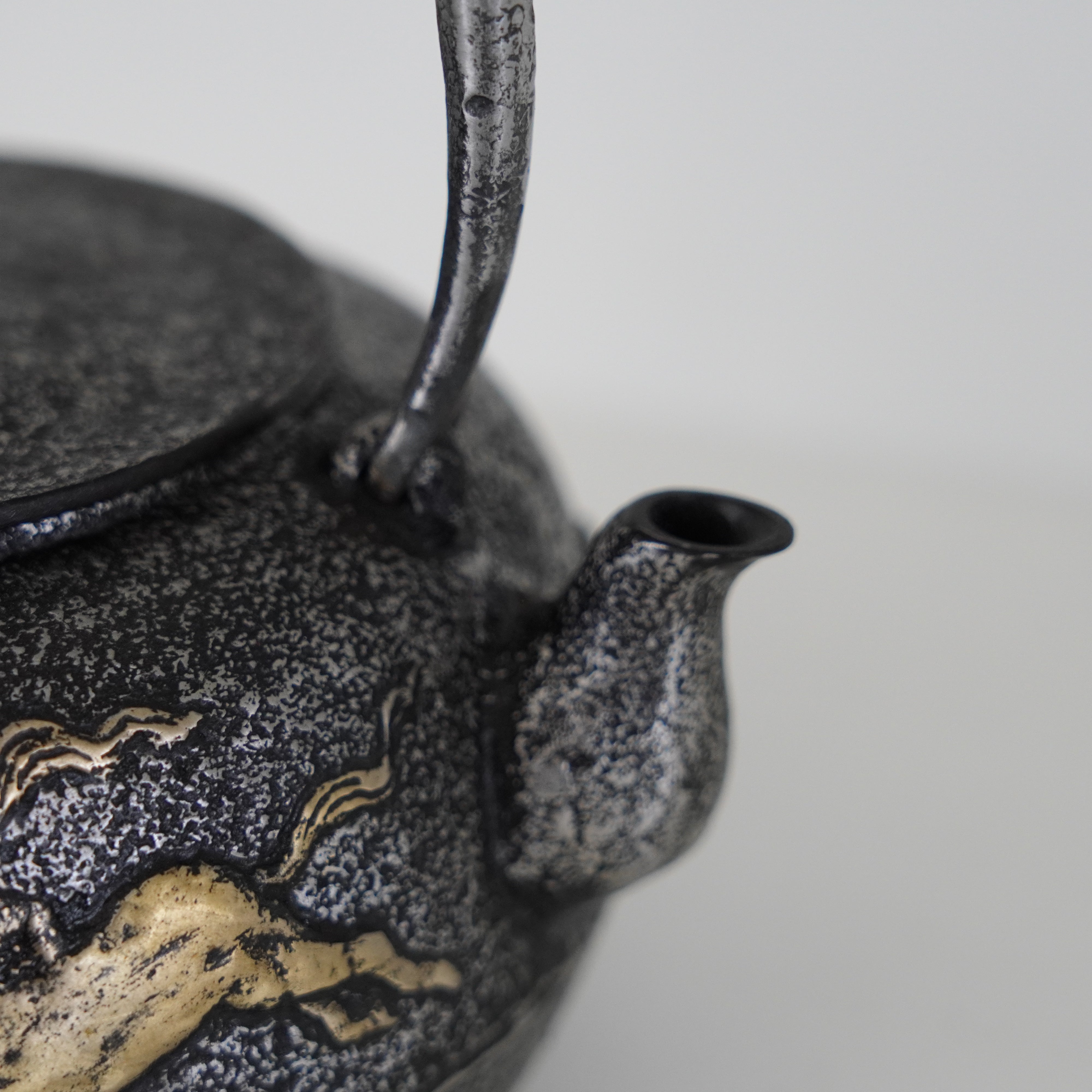 Iron Sand Kettle / Mt.Fuji & Horse / Flat Round Shape