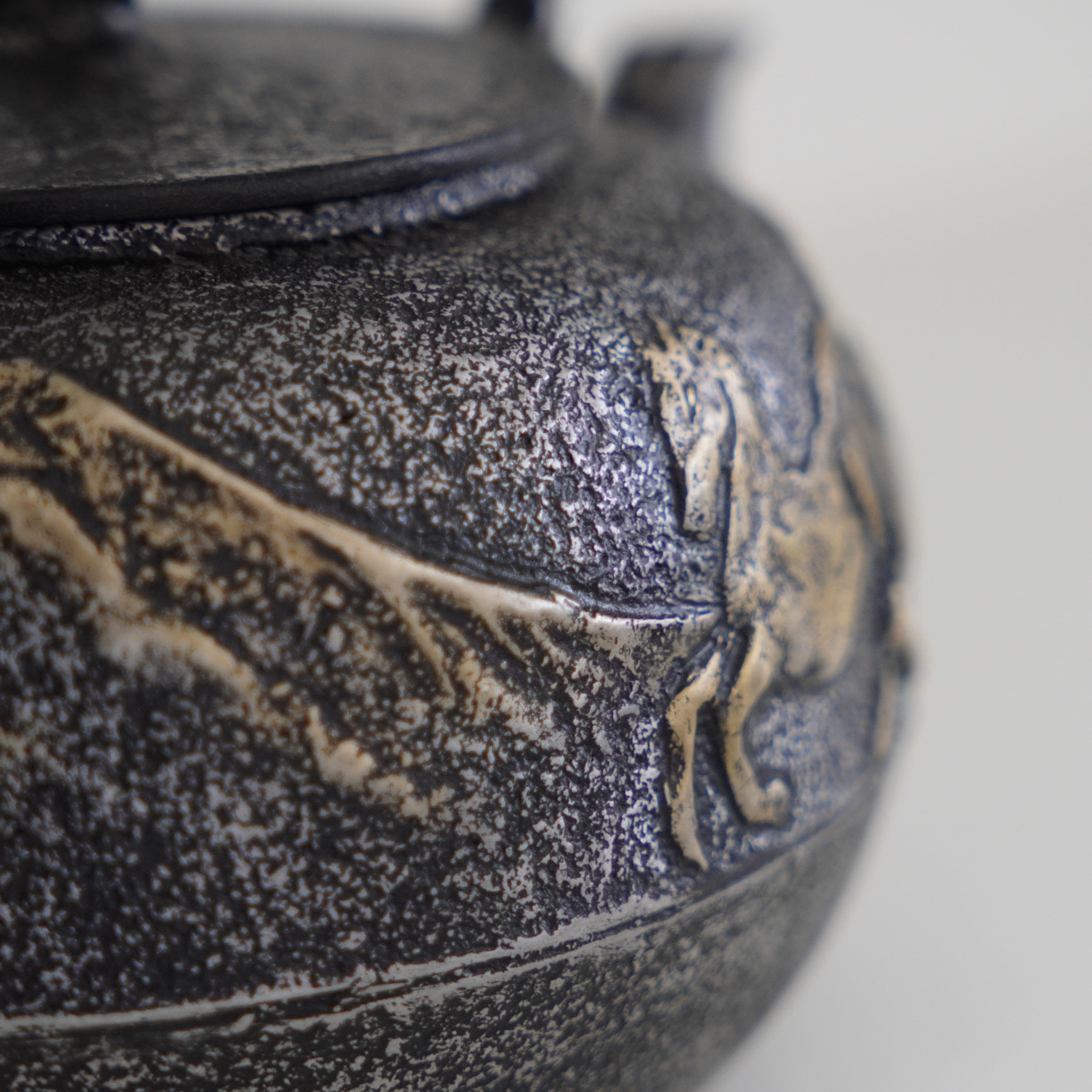 Iron Sand Kettle / Mt.Fuji & Horse / Flat Round Shape