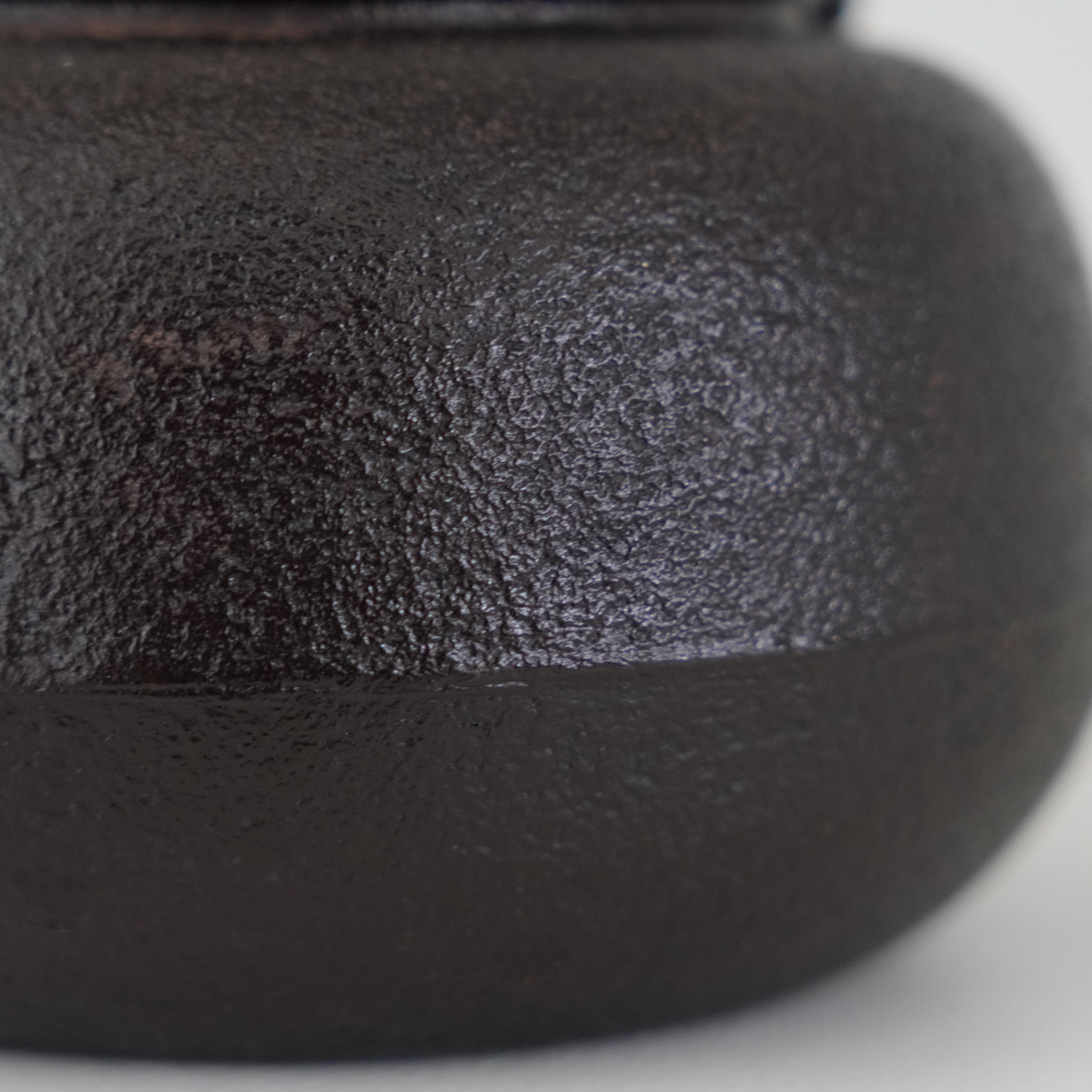 Iron Kettle / Plum / Flat Round Shape