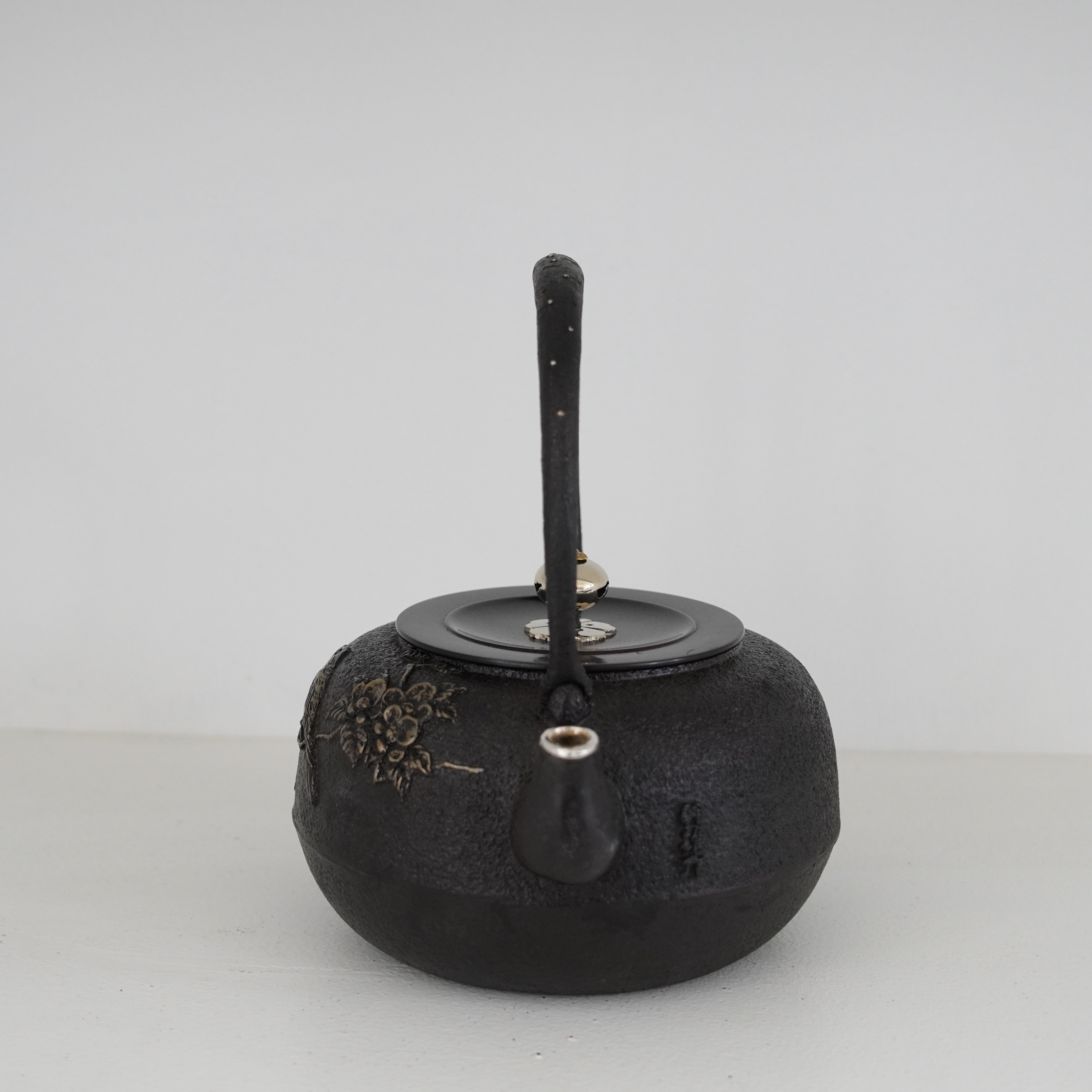 Iron Kettle / Nightingale / Flat Round Shape