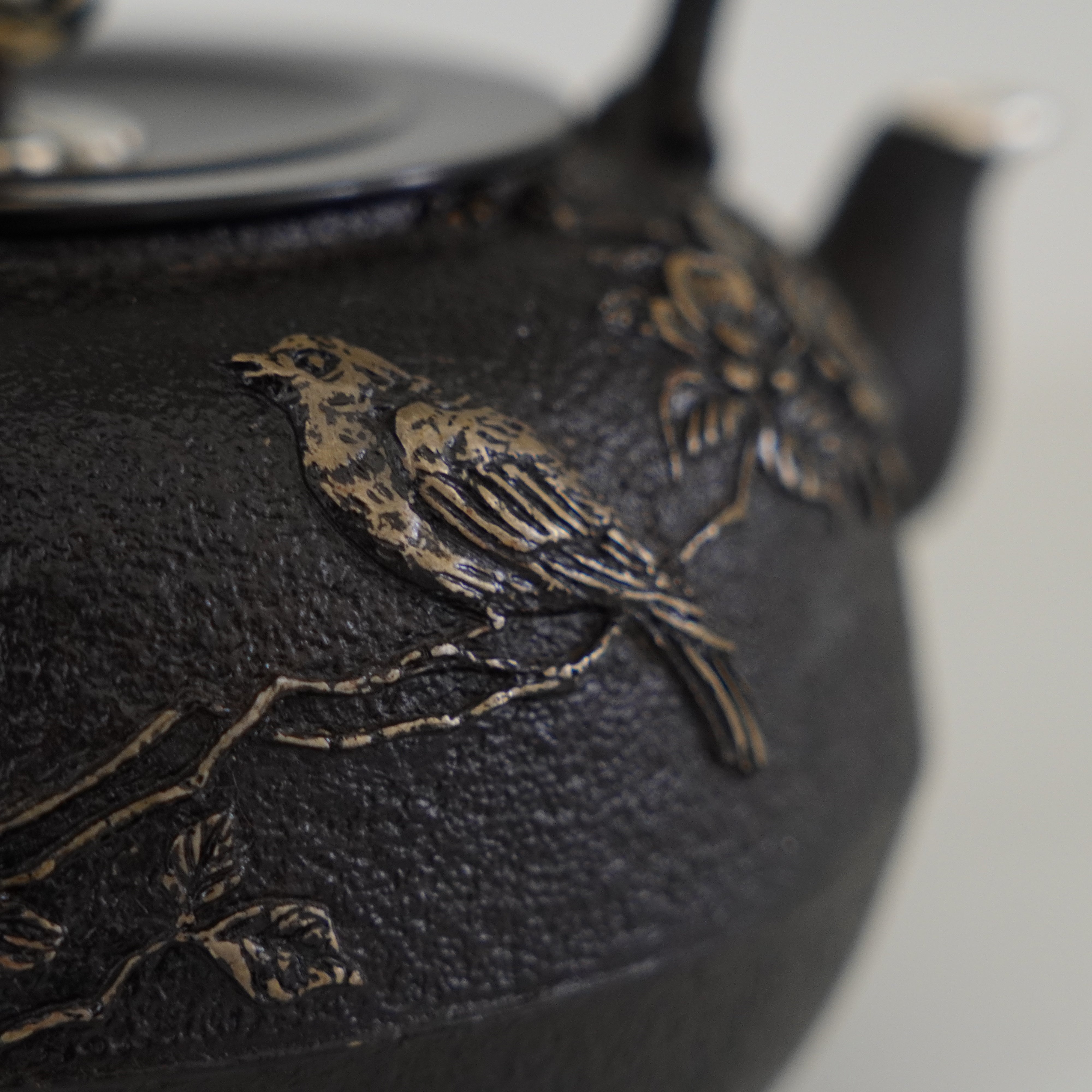Iron Kettle / Nightingale / Flat Round Shape