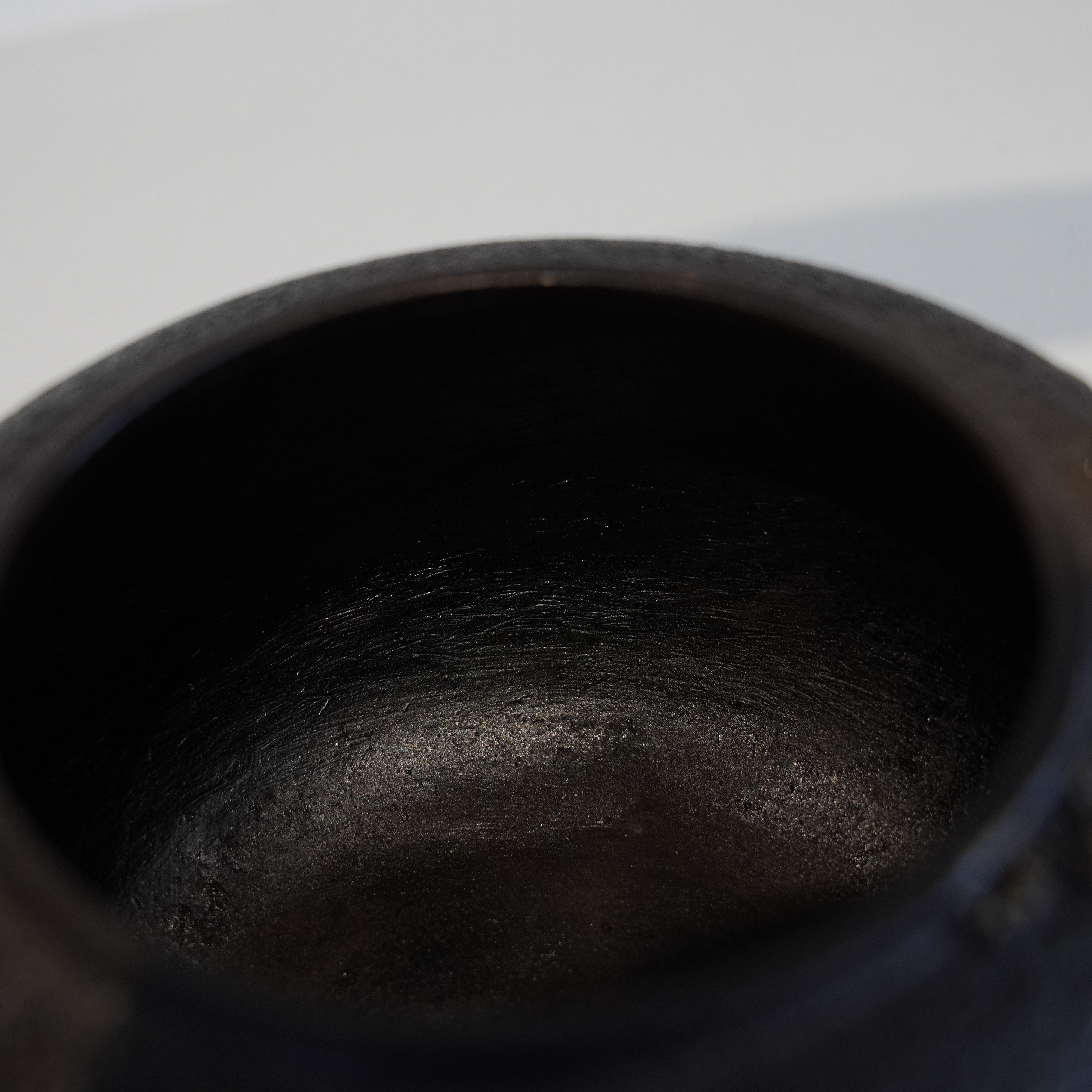 Iron Kettle / Nightingale / Flat Round Shape