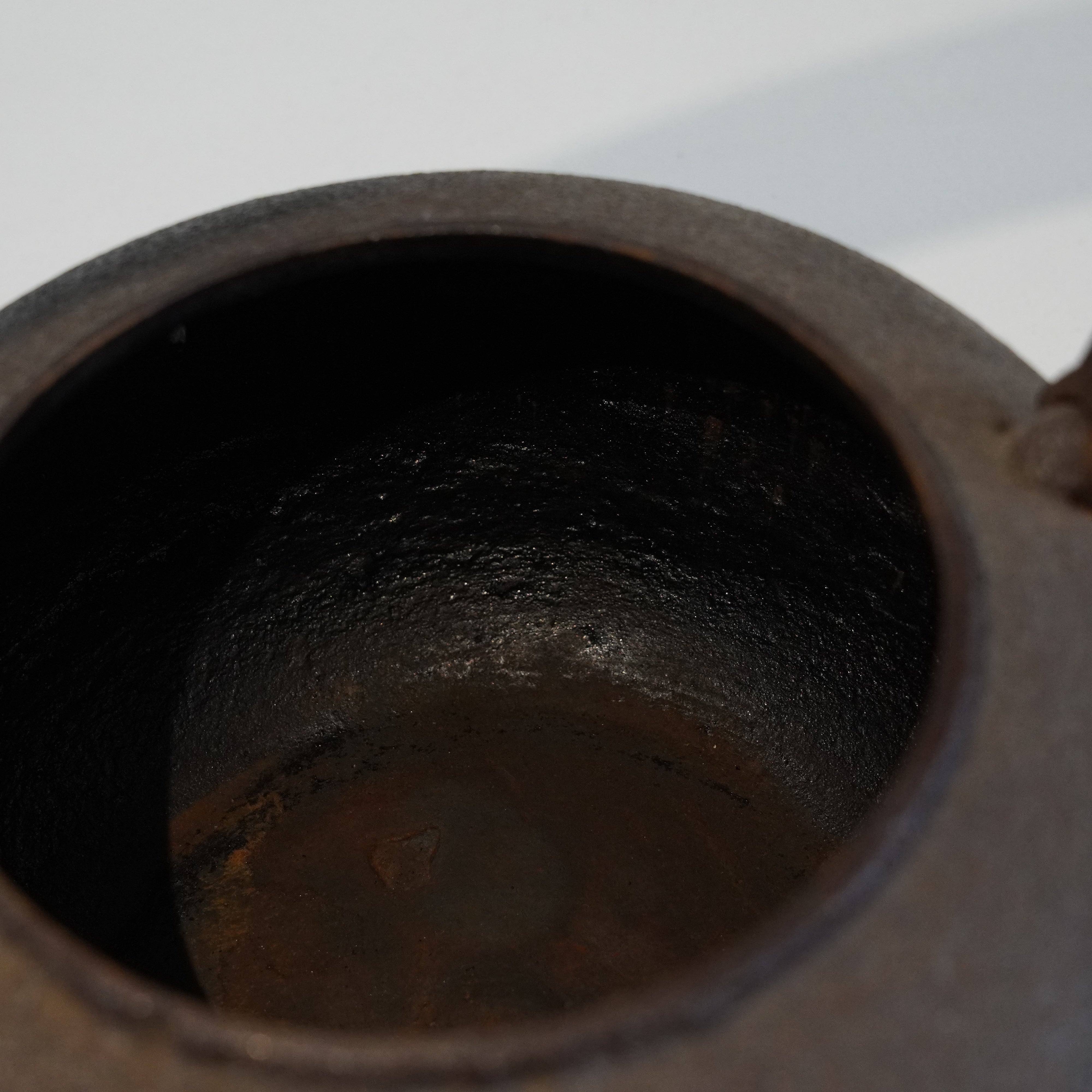 Iron Kettle / Flat Round Shape / Large