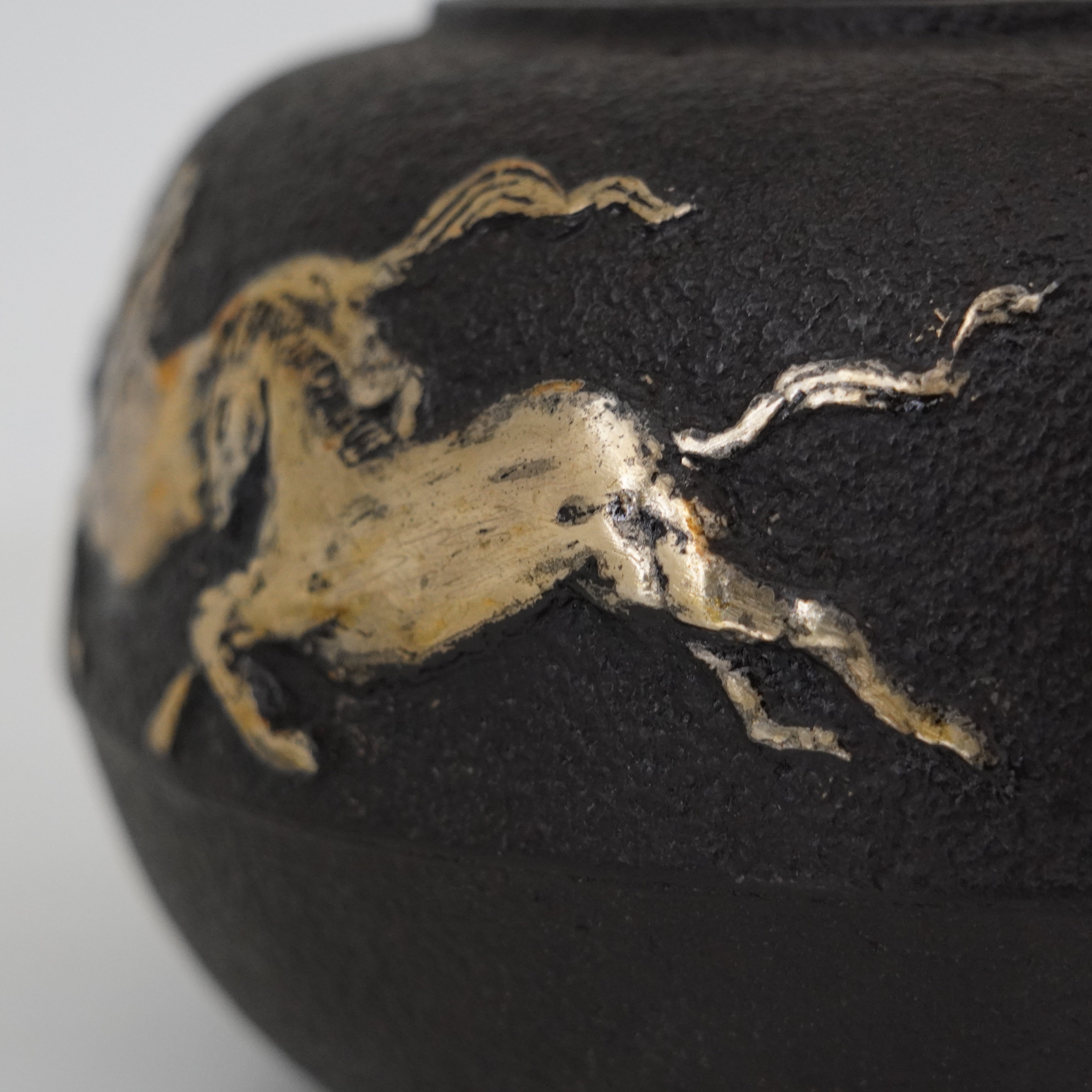Iron Kettle / Mt.Fuji & Horse / Flat Round Shape
