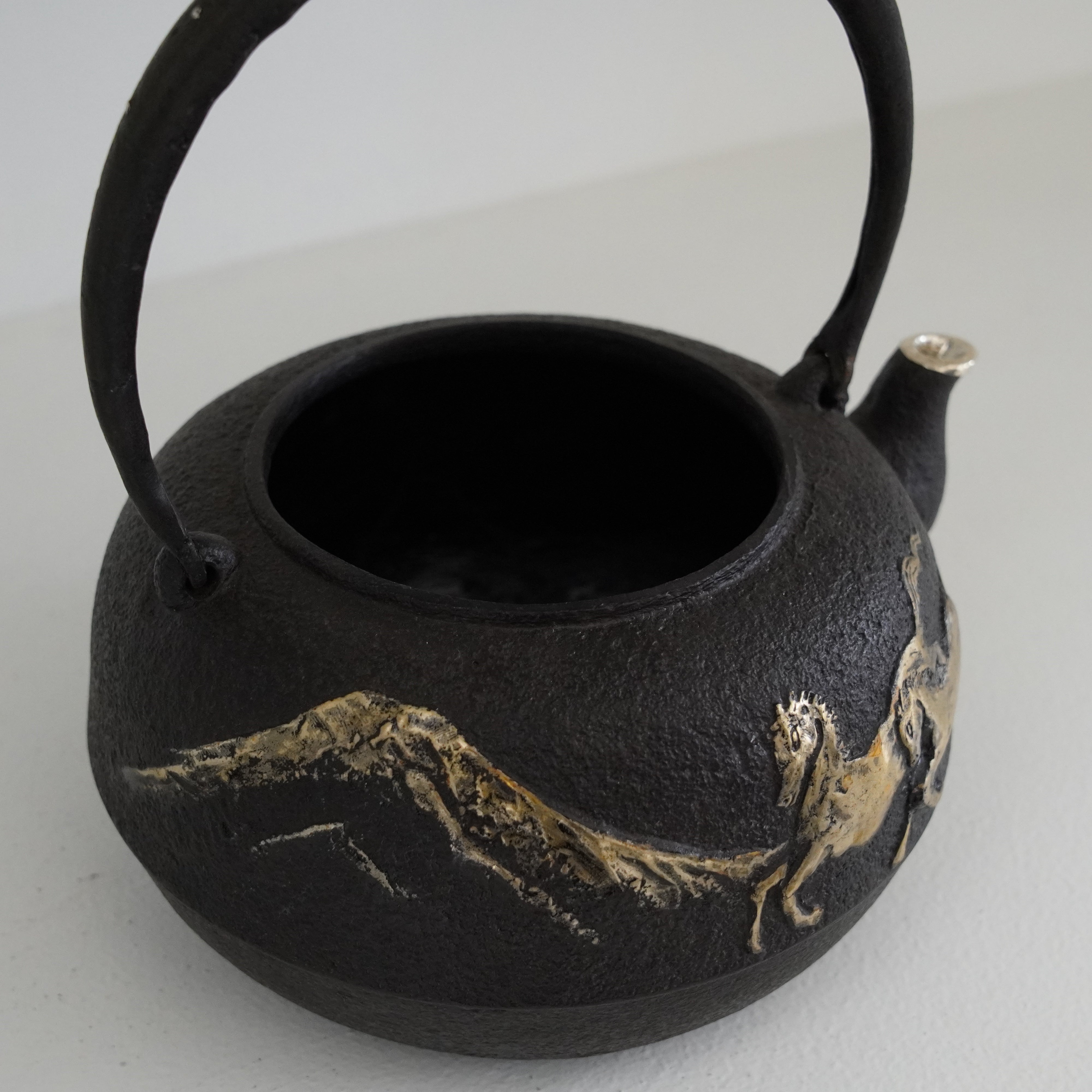 Fer de fer / mt.fuji et cheval / forme ronde plate