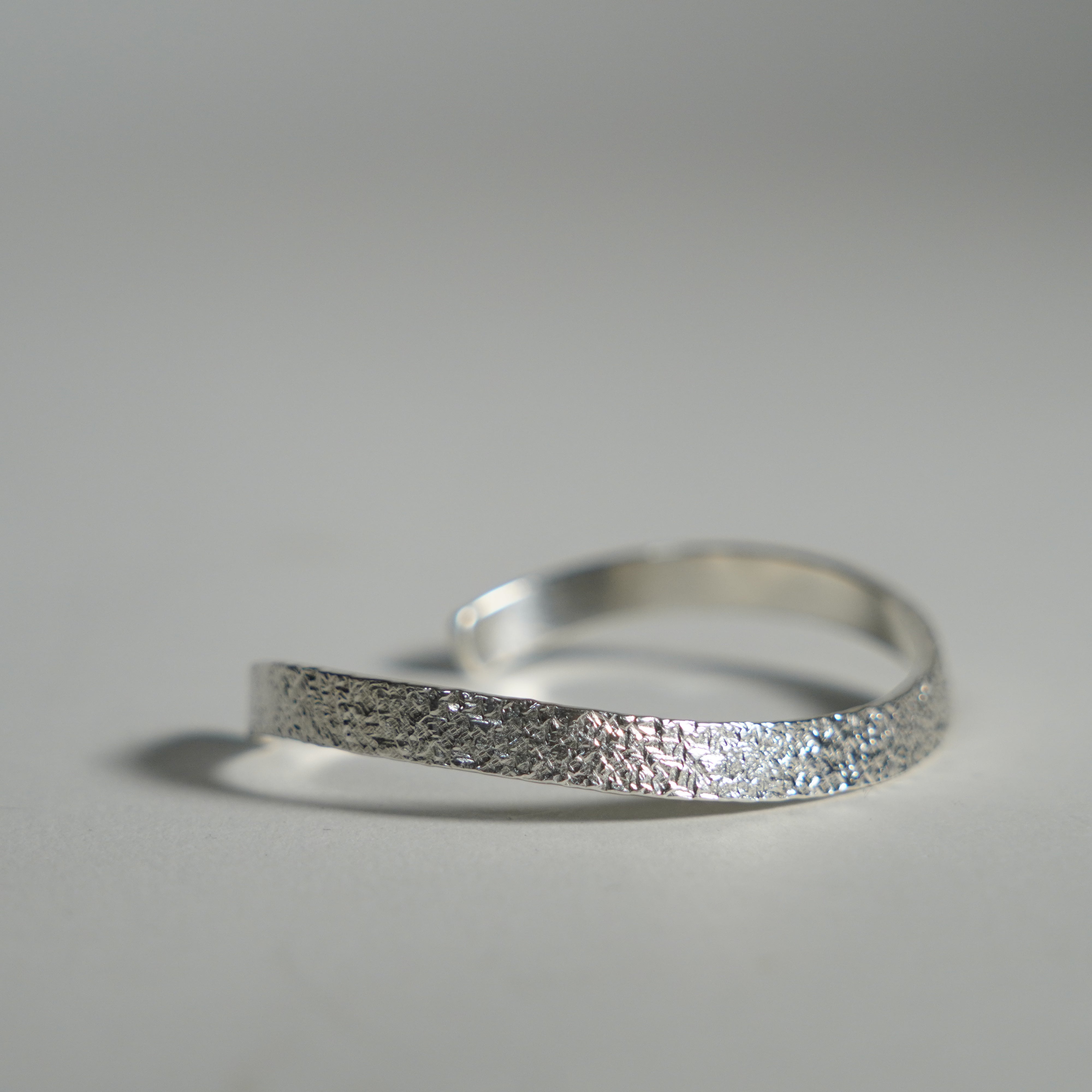 Brazalete de plata / piel de elefante