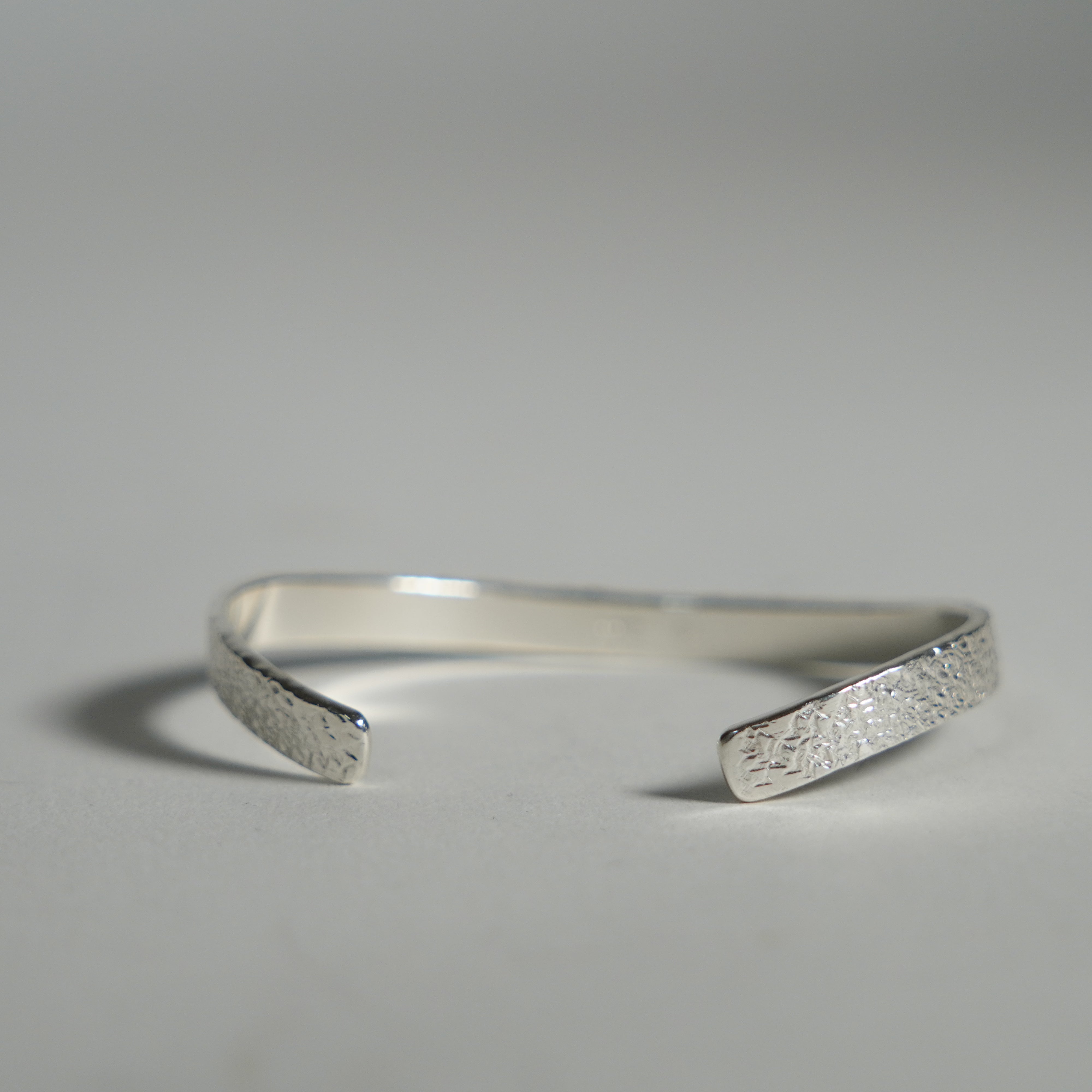 Brazalete de plata / piel de elefante