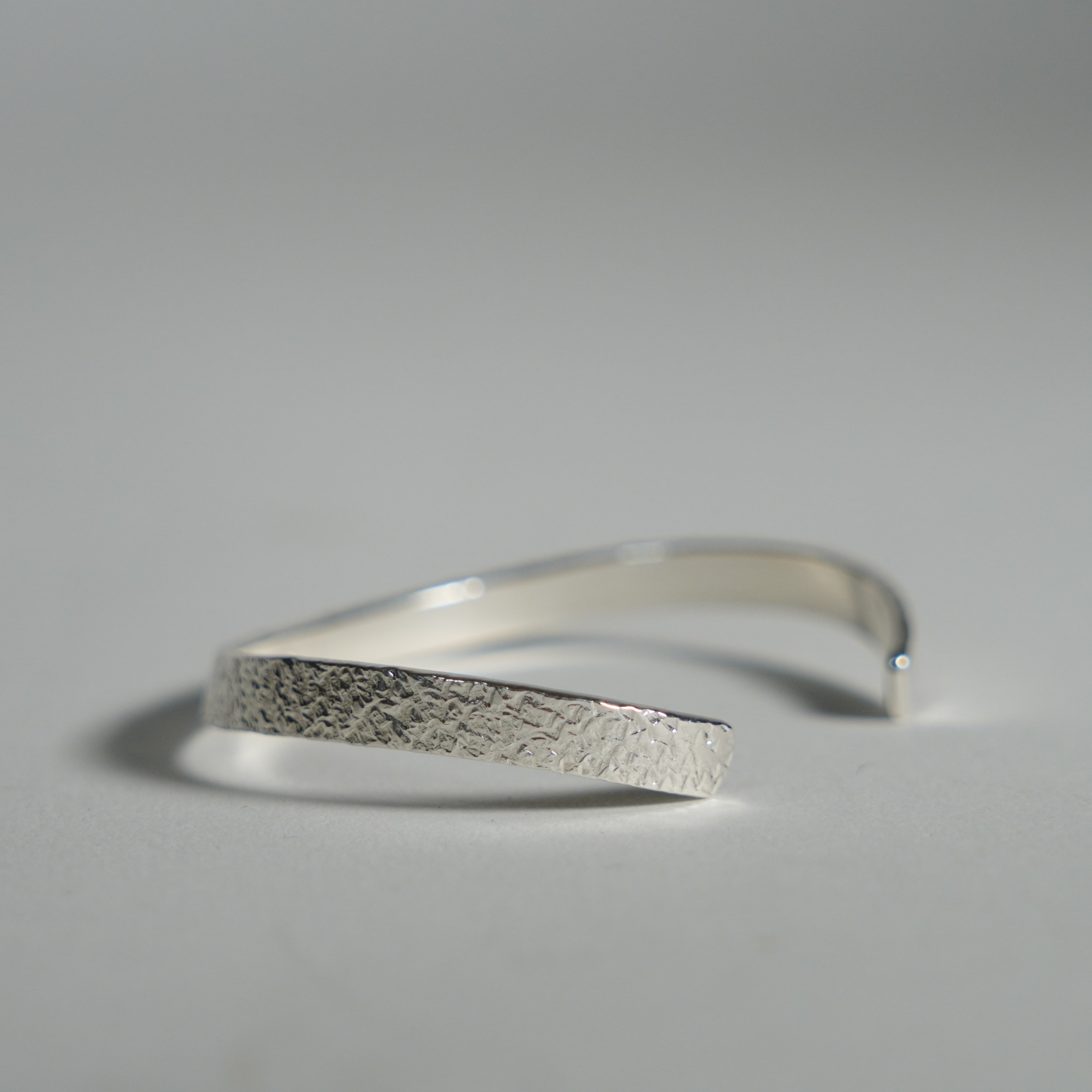 Brazalete de plata / piel de elefante