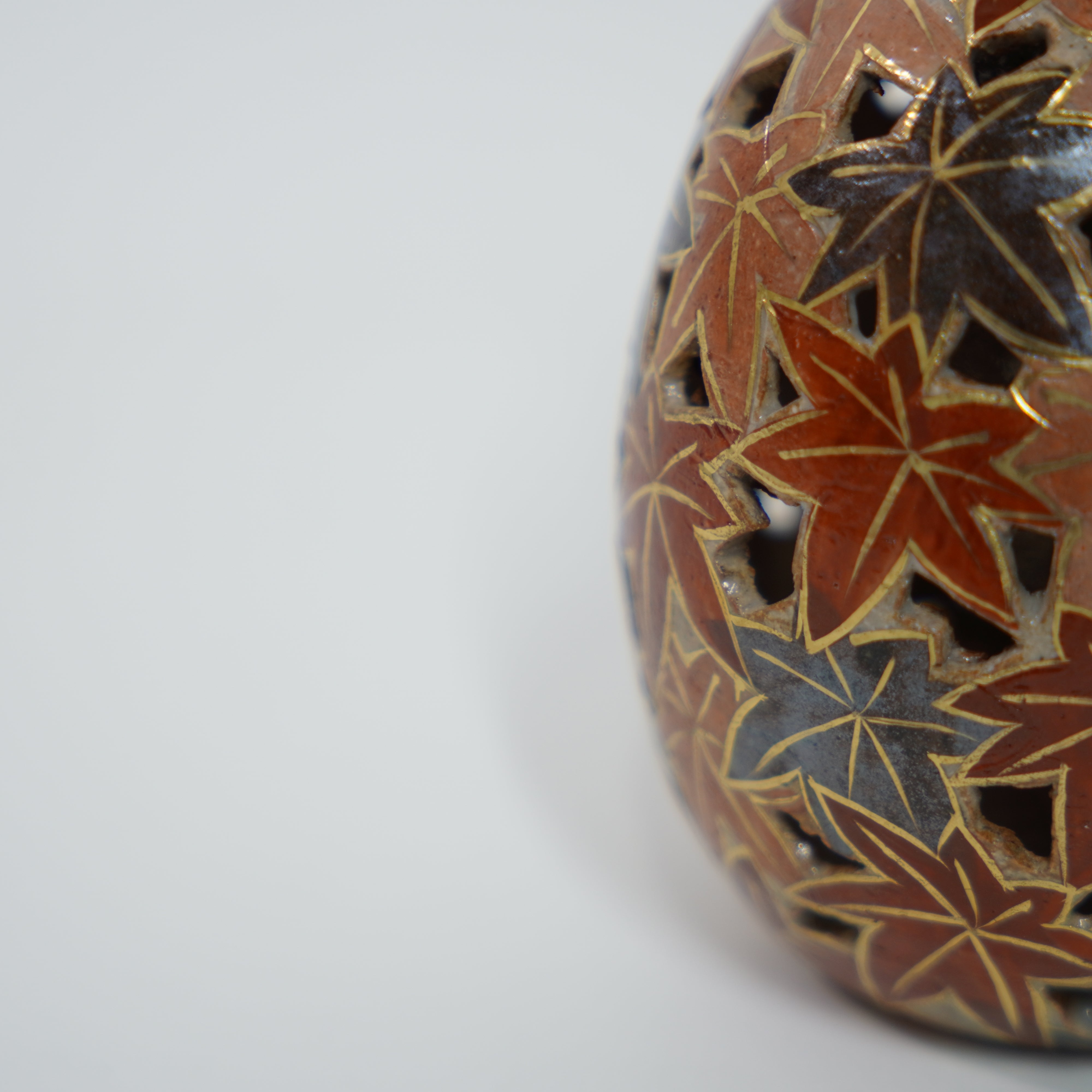 Openwork Single Flower Vase / Herbstblätter