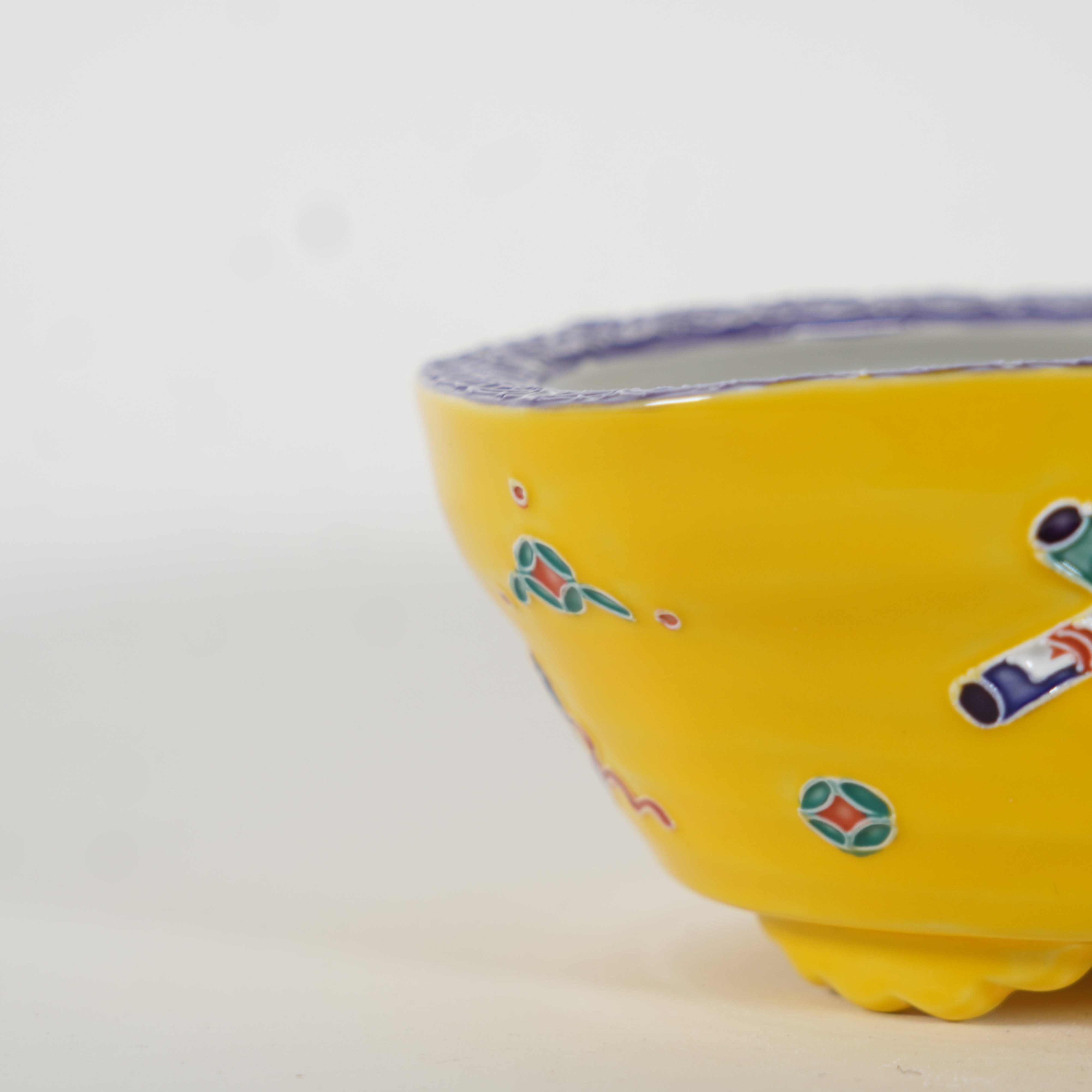 Bonsai -Topf mit Cloisonne -Emaille -Dekoration