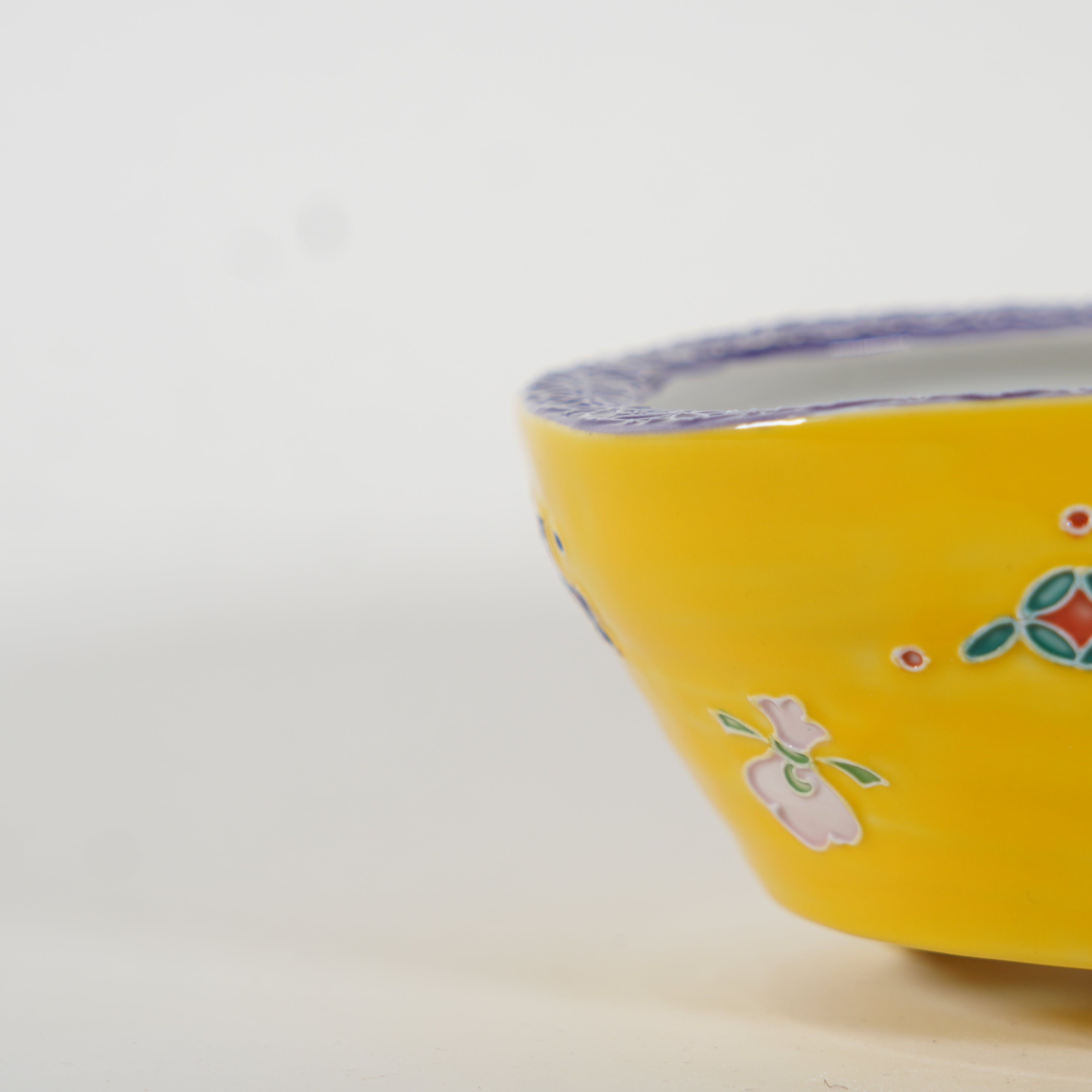 Bonsai -Topf mit Cloisonne -Emaille -Dekoration