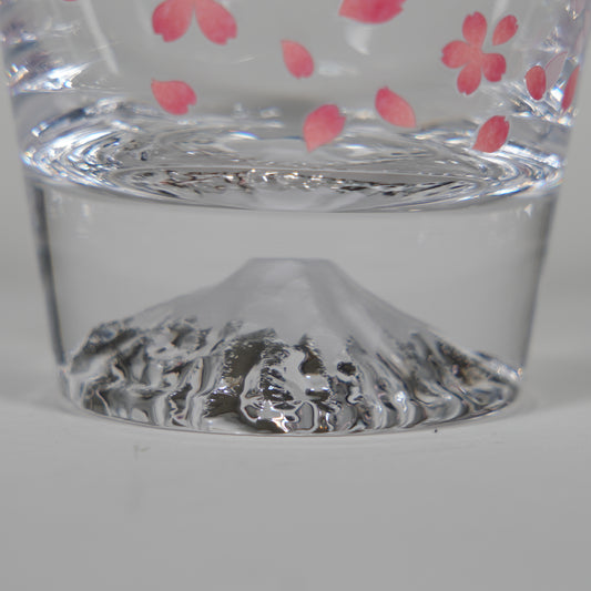 Blossom de cerise froide avec le verre Fuji / Rocks Verre