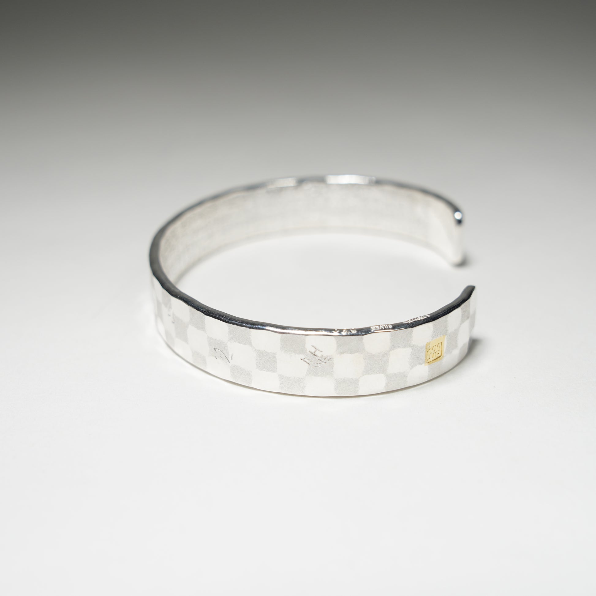 Louis Vuitton Monogram Tied Up Bracelet Silver Metal. Size M