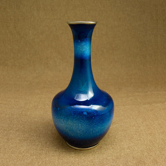 Lange Cloisonne Vase / Raum