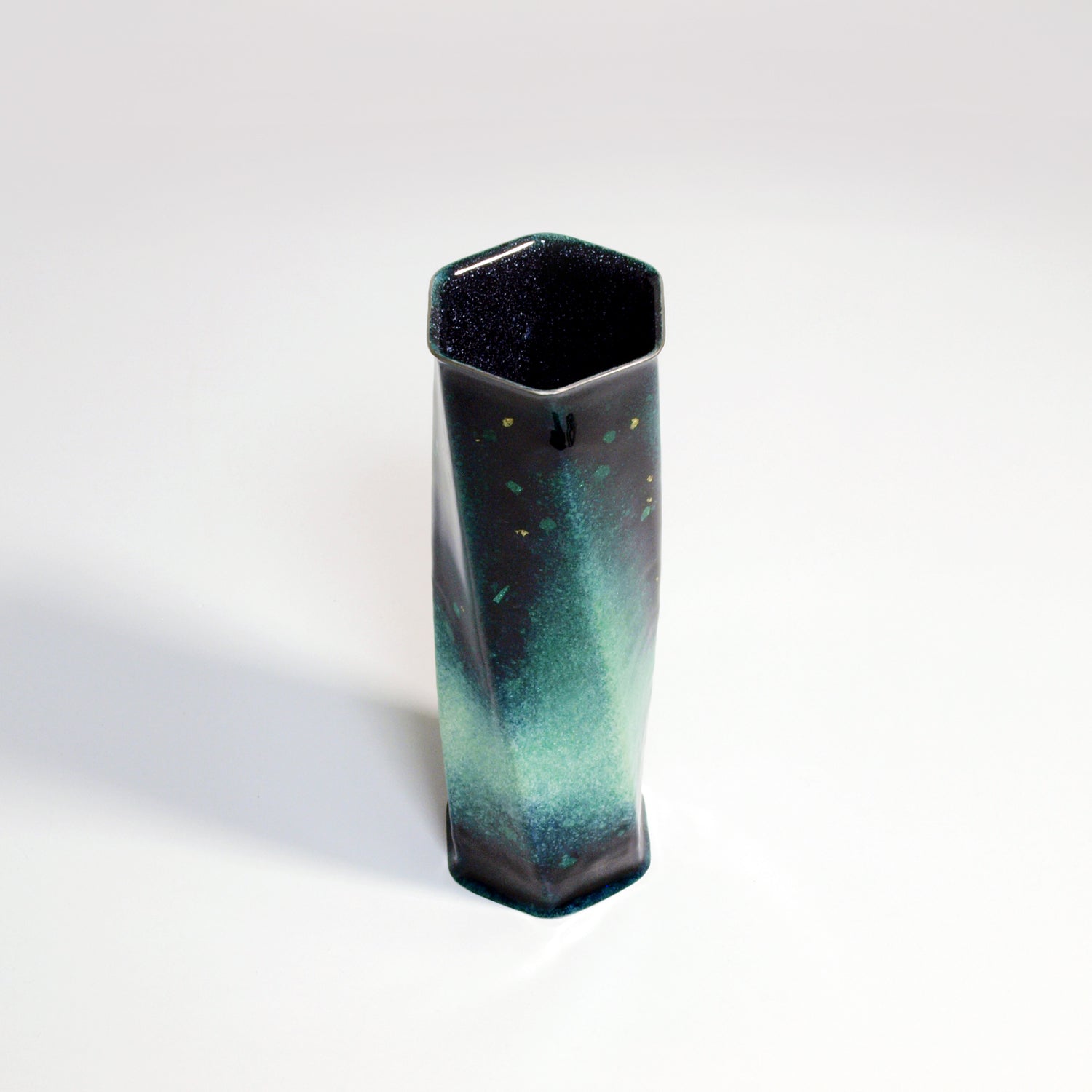 Vase de cloison hexagonale pour une seule fleur / eau