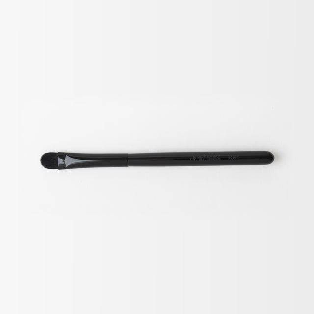 Brosse de maquillage au nez et aux fards à paupières
