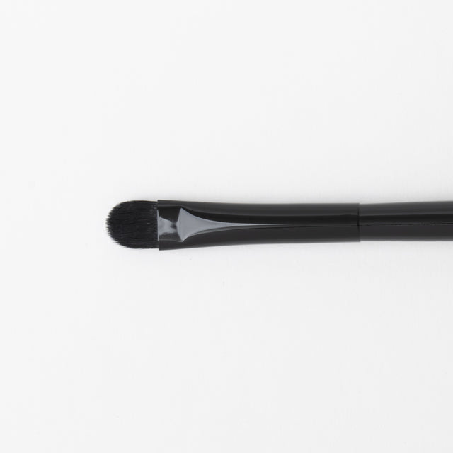 Brosse de maquillage au nez et aux fards à paupières